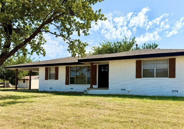 Photo 1 of Sale Pending at 810048 S Main St, Agra, OK 74824 | MLS# 2630559 | Listing updated on 2026-08-24