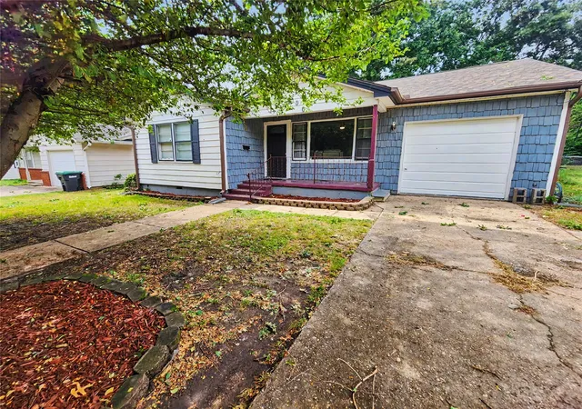 Photo 2 of Single family home for sale at 1100 S State Ave, Tahlequah, OK 74464 | MLS# 2630758 | Listing updated on 2026-08-23