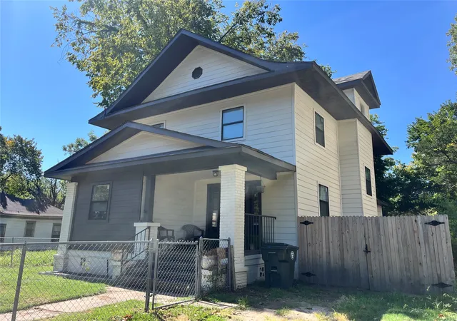 Photo 1 of Single family home for sale at 623 Lawrence St, Muskogee, OK 74403 | MLS# 2630771 | Listing updated on 2026-08-21
