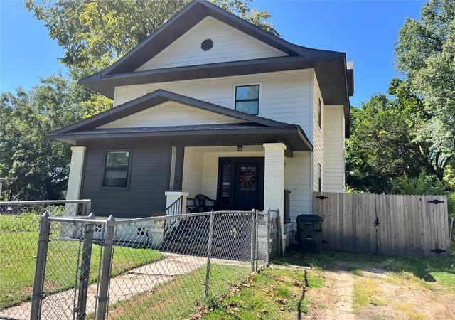 Photo 2 of Single family home for sale at 623 Lawrence St, Muskogee, OK 74403 | MLS# 2630771 | Listing updated on 2026-08-21