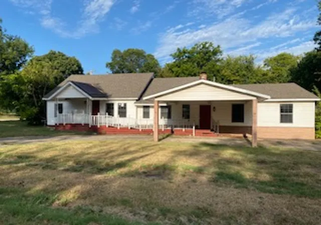 Single family home for sale at 401 N Washington Ave, Wagoner, OK 74467 | MLS# 2612819