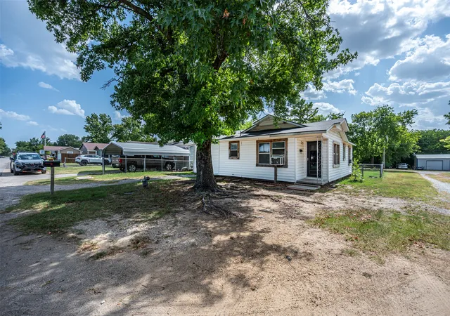 Photo 3 of Sale Pending at 507 North 2nd, Davis, OK 73030 | MLS# 2630566 | Listing updated on 2026-09-25