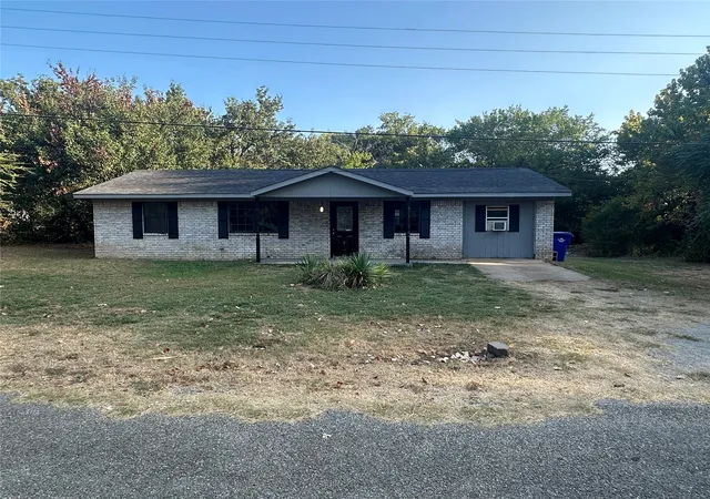 2nd image of 413 E Leecraft, Colbert, OK 74733 | MLS# 2630796
