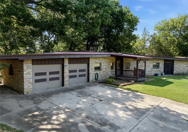 Photo 2 of Single family home for sale at 1513 Bowden, Fort Gibson, OK 74434 | MLS# 2630620 | Listing updated on 2026-08-24