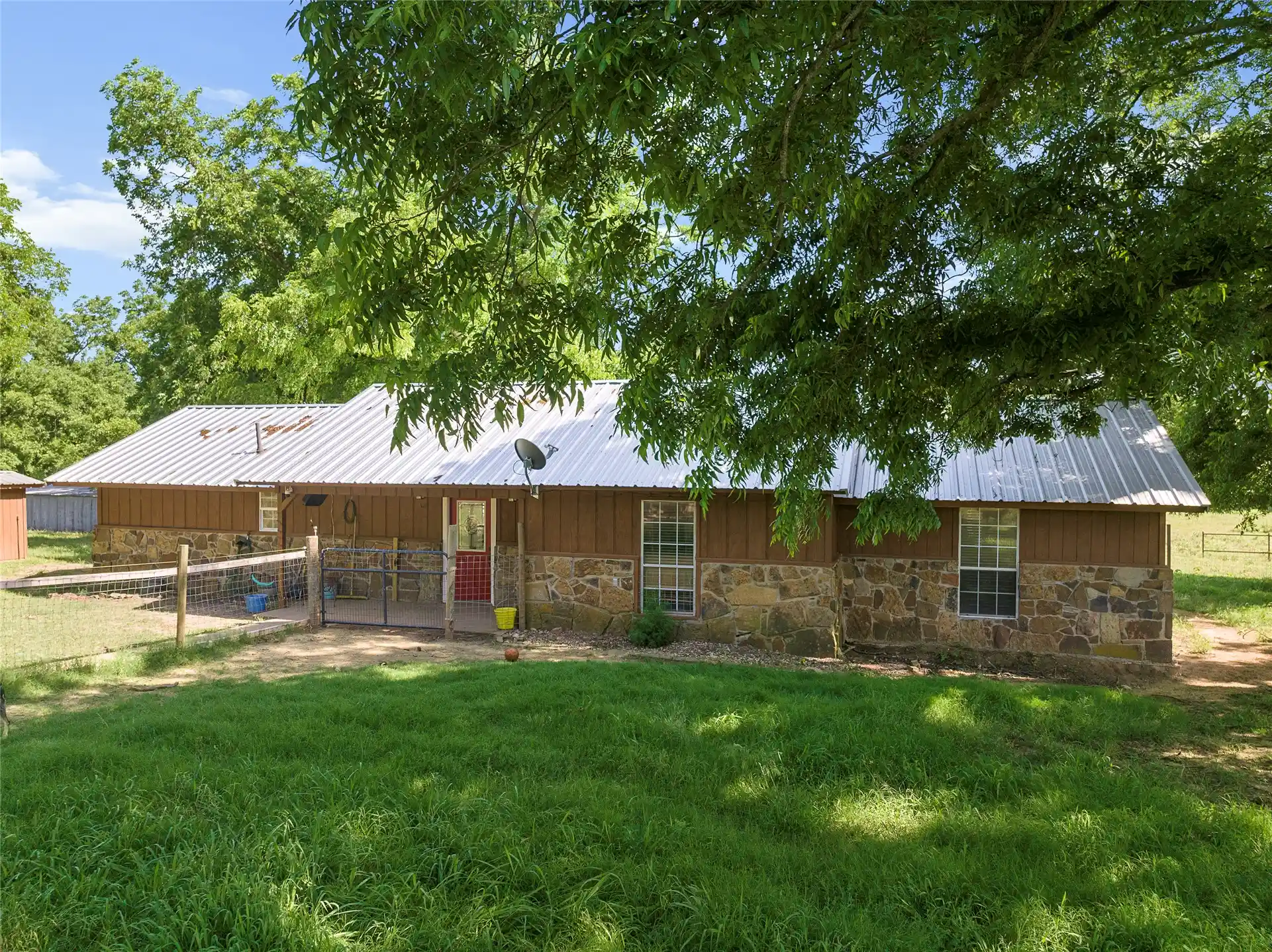 Single family home for sale at 4124 Salerno Ln, Marietta, OK 73448 | MLS# 2630831
