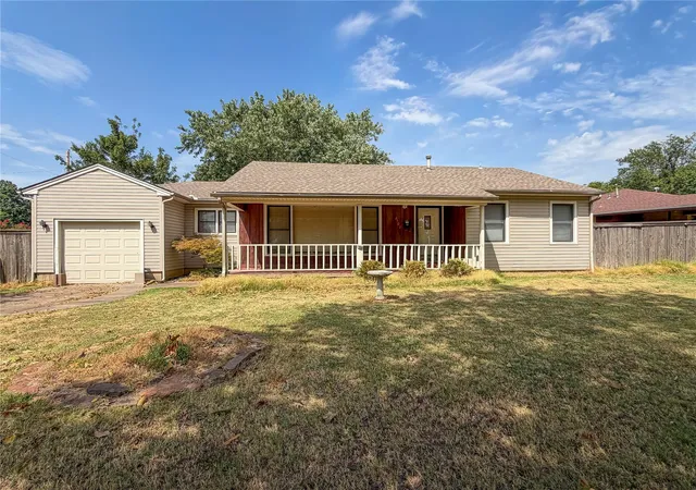 Photo 1 of Single family home for sale at 2502 Hayes St, Muskogee, OK 74403 | MLS# 2630676 | Listing updated on 2026-08-28