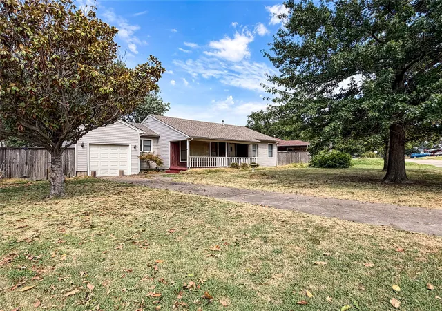 Photo 2 of Single family home for sale at 2502 Hayes St, Muskogee, OK 74403 | MLS# 2630676 | Listing updated on 2026-08-28