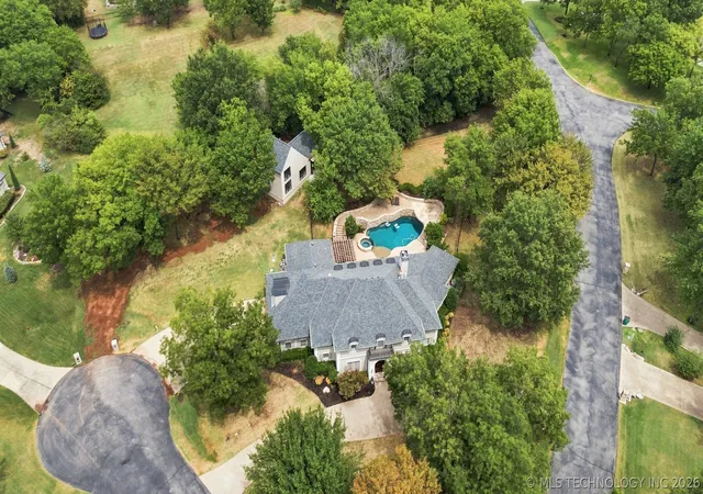 Photo 3 of Sale Pending at 6960 Foxbriar Dr, Tulsa, OK 74132 | MLS# 2630806 | Listing updated on 2026-08-24