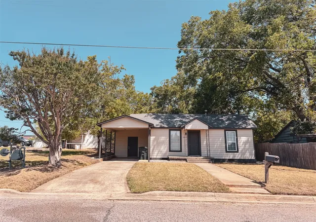 1st image of 1422 Baltimore St, Durant, OK 74701 | MLS# 2630840