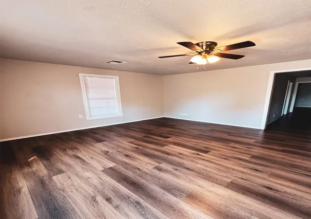 Photo 3 of Single family home for sale at 1422 Baltimore St, Durant, OK 74701 | MLS# 2630840 | Listing updated on 2026-10-02