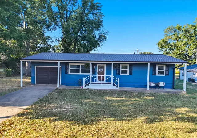 Photo 2 of Single family home for sale at 321 Mockingbird, Sallisaw, OK 74955 | MLS# 2630877 | Listing updated on 2026-08-21