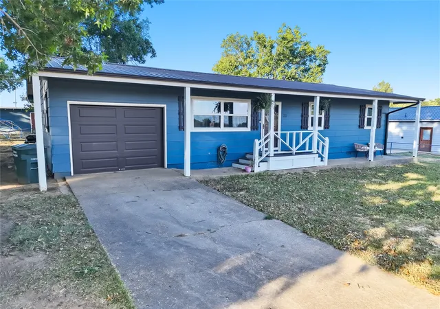 Photo 3 of Single family home for sale at 321 Mockingbird, Sallisaw, OK 74955 | MLS# 2630877 | Listing updated on 2026-08-21
