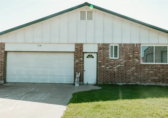 Photo 2 of Single family home for sale at 110 Grant, Mead, OK 73449 | MLS# 2630894 | Listing updated on 2026-09-28