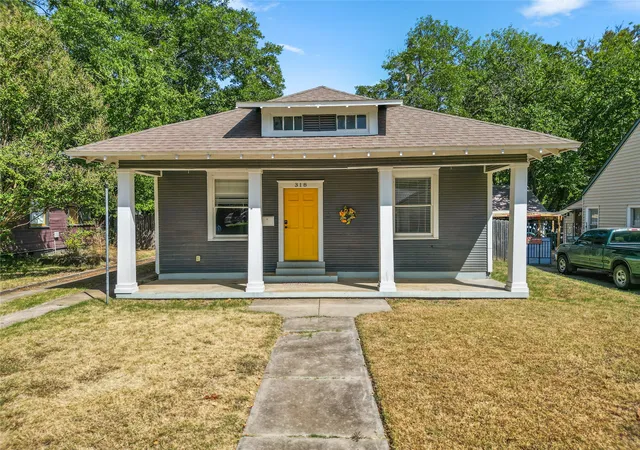 Photo 3 of Single family home for sale at 318 Sw D St, Ardmore, OK 73401 | MLS# 2630781 | Listing updated on 2026-08-21