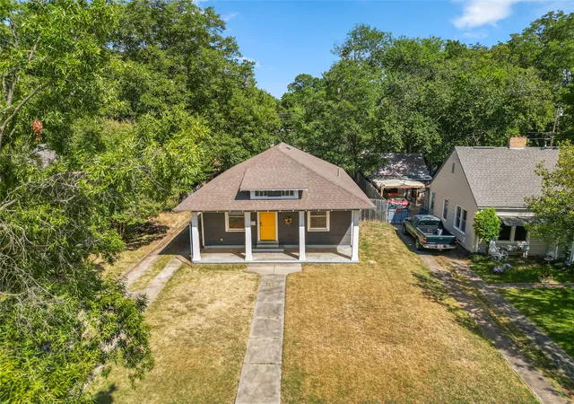 Photo 3 of Single family home for sale at 318 SW D St, Ardmore, OK 73401 | MLS# 2630781 | Listing updated on 2026-09-25