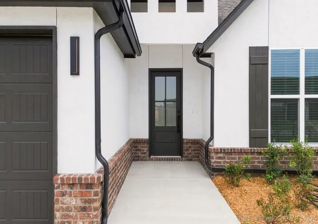 Photo 3 of Single family home for sale at 10668 S 226th Eastavenue, Broken Arrow, OK 74014 | MLS# 2630911 | Listing updated on 2026-08-25