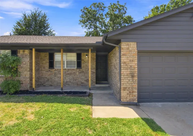 Photo 3 of Sale Pending at 3008 S Elm Ave, Broken Arrow, OK 74012 | MLS# 2630731 | Listing updated on 2026-08-24