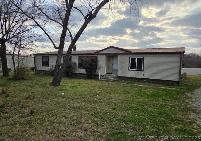 Photo 3 of Manufactured home for sale at 525 Sw 3rd Street, Mc Alester, OK 74501 | MLS# 2630926 | Listing updated on 2026-08-21