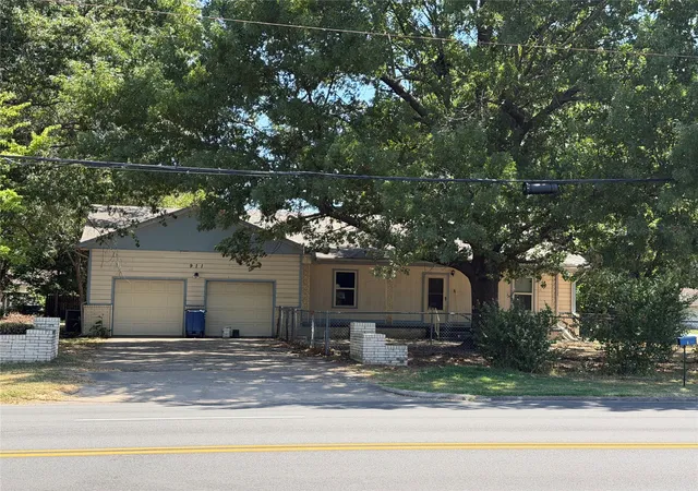 Photo 1 of Single family home for sale at 911 S Mcquarrie Ave, Wagoner, OK 74467 | MLS# 2630927 | Listing updated on 2026-08-21