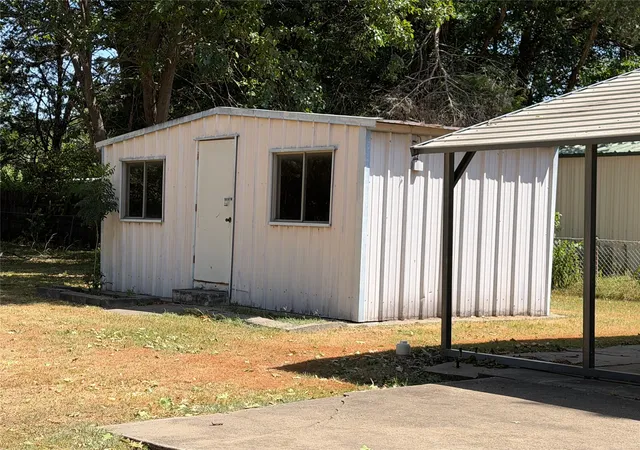 Photo 3 of Single family home for sale at 911 S Mcquarrie Ave, Wagoner, OK 74467 | MLS# 2630927 | Listing updated on 2026-08-21