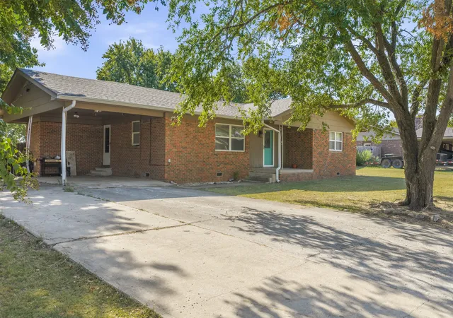 Photo 2 of Sale Pending at 108 Circle Dr, Davis, OK 73030 | MLS# 2630779 | Listing updated on 2026-09-25