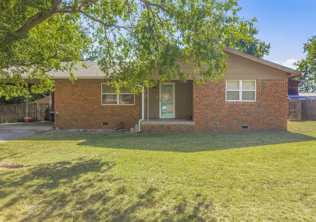 Photo 3 of Sale Pending at 108 Circle Dr, Davis, OK 73030 | MLS# 2630779 | Listing updated on 2026-09-25