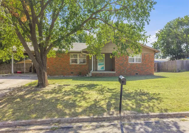 Photo 3 of Sale Pending at 108 Circle Dr, Davis, OK 73030 | MLS# 2630779 | Listing updated on 2026-09-25