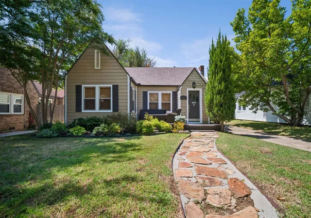 Photo 1 of Sale Pending at 1524 S Atlanta Ave, Tulsa, OK 74104 | MLS# 2629678 | Listing updated on 2026-08-21