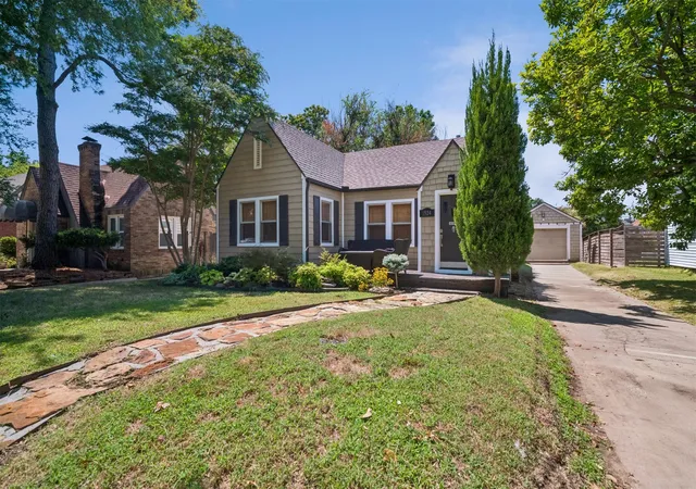 Photo 2 of Sale Pending at 1524 S Atlanta Ave, Tulsa, OK 74104 | MLS# 2629678 | Listing updated on 2026-08-21