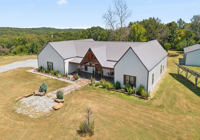 Photo 3 of Single family home for sale at 5086 N 427 Road, Pryor, OK 74361 | MLS# 2630979 | Listing updated on 2026-08-21