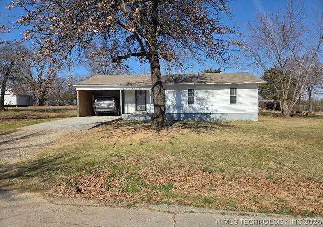 Photo 2 of Single family home for sale at 1104 Hilldale Dr, Eufaula, OK 74432 | MLS# 2630987 | Listing updated on 2026-08-21