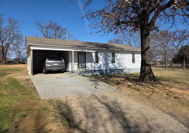 Photo 3 of Single family home for sale at 1104 Hilldale Dr, Eufaula, OK 74432 | MLS# 2630987 | Listing updated on 2026-08-21