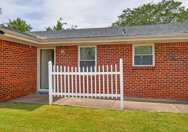 Photo 2 of Sale Pending at 229 Ne Myers Ave, Bartlesville, OK 74006 | MLS# 2630982 | Listing updated on 2026-08-28
