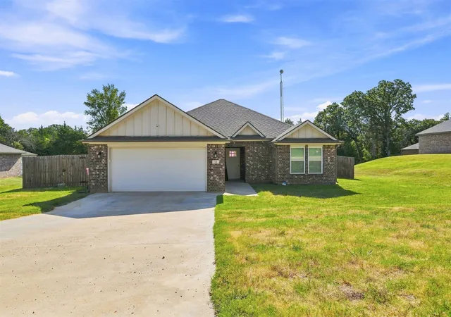 1st image of 125 Rawlings Rd, Durant, OK 74701 | MLS# 2630887