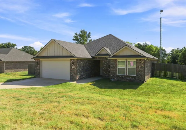 2nd image of 125 Rawlings Rd, Durant, OK 74701 | MLS# 2630887