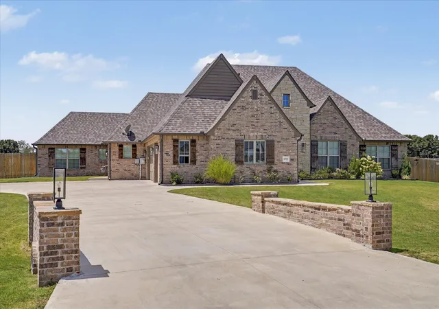 Photo 2 of Sale Pending at 10722 N 158th East Ave, Owasso, OK 74055 | MLS# 2630759 | Listing updated on 2026-08-26