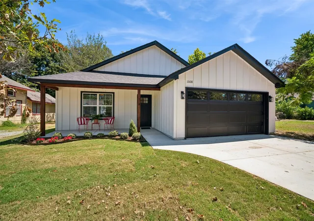 Photo 1 of Single family home for sale at 1008 N Sioux Ave, Claremore, OK 74017 | MLS# 2631022 | Listing updated on 2026-08-24