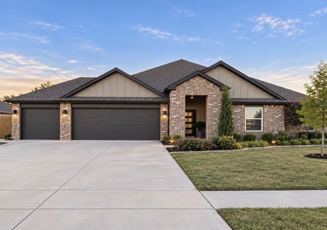 Photo 1 of Single family home for sale at 1502 S 72Nd Pl, Broken Arrow, OK 74014 | MLS# 2631087 | Listing updated on 2026-10-08
