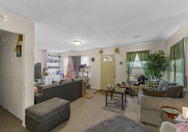 Photo 3 of Single family home for sale at 725 Ash, Ardmore, OK 73401 | MLS# 2629783 | Listing updated on 2026-09-30