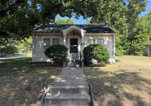 1st image of 227 Sw B St, Ardmore, OK 73401 | MLS# 2629773