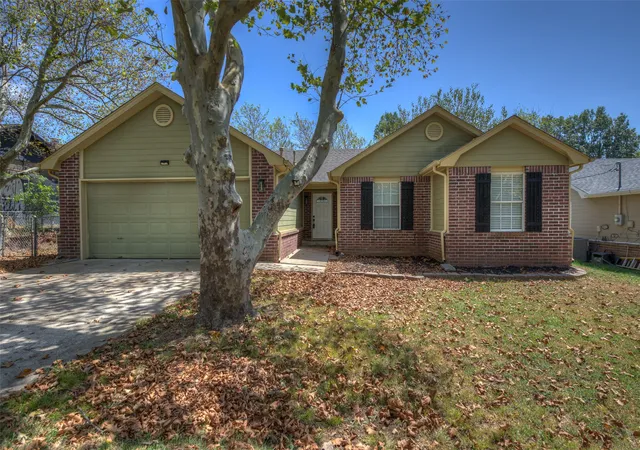 Photo 1 of Single family home for sale at 911 N 14th St, Collinsville, OK 74021 | MLS# 2630785 | Listing updated on 2026-08-22