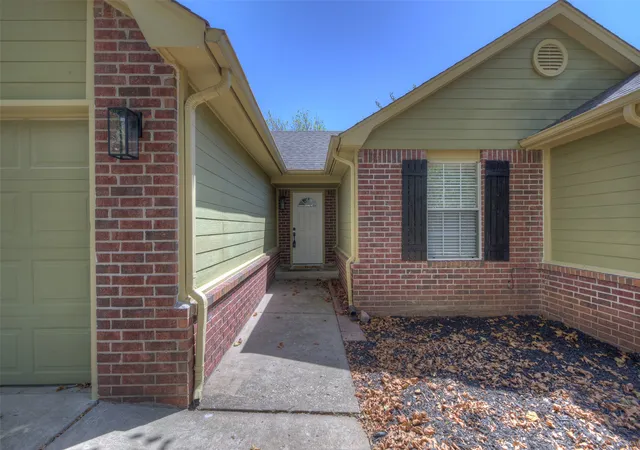 Photo 2 of Single family home for sale at 911 N 14th St, Collinsville, OK 74021 | MLS# 2630785 | Listing updated on 2026-08-22