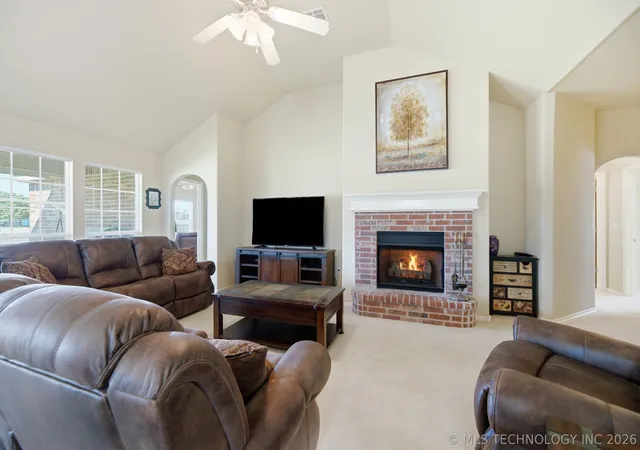 Photo 4 of Single family home for sale at 9022 N 156Th East Eastavenue, Owasso, OK 74055 | MLS# 2630728 | Listing updated on 2026-10-06