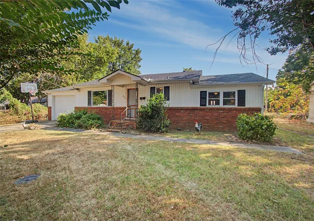 Photo 2 of Sale Pending at 820 W Jefferson Ave, Checotah, OK 74426 | MLS# 2631006 | Listing updated on 2026-08-24