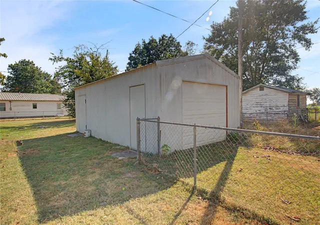 Photo 3 of Sale Pending at 820 W Jefferson Ave, Checotah, OK 74426 | MLS# 2631006 | Listing updated on 2026-08-24