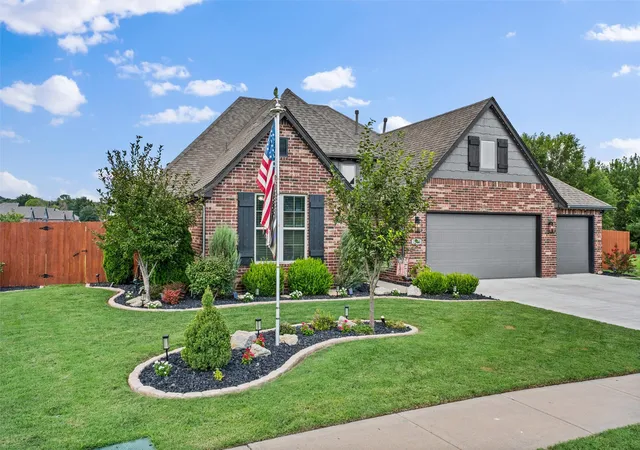 Photo 3 of Single family home for sale at 2108 Lester Ave, Bartlesville, OK 74006 | MLS# 2631112 | Listing updated on 2026-10-05