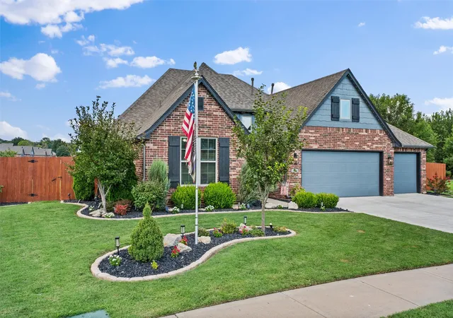 Photo 3 of Single family home for sale at 2108 Lester Ave, Bartlesville, OK 74006 | MLS# 2631112 | Listing updated on 2026-10-05