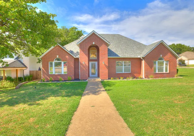 Photo 1 of Sale Pending at 7401 W 39th St, Tulsa, OK 74107 | MLS# 2630231 | Listing updated on 2026-08-28