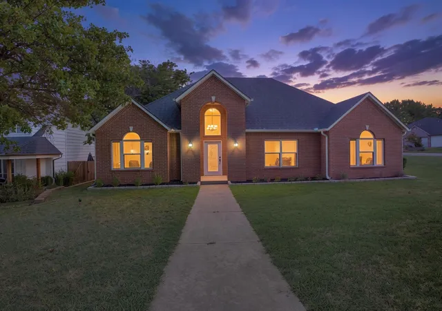Photo 2 of Sale Pending at 7401 W 39th St, Tulsa, OK 74107 | MLS# 2630231 | Listing updated on 2026-08-28