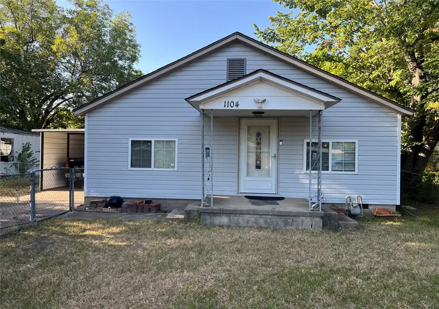 Photo 1 of Single family home for sale at 1104 Harris, Muskogee, OK 74403 | MLS# 2631035 | Listing updated on 2026-08-23